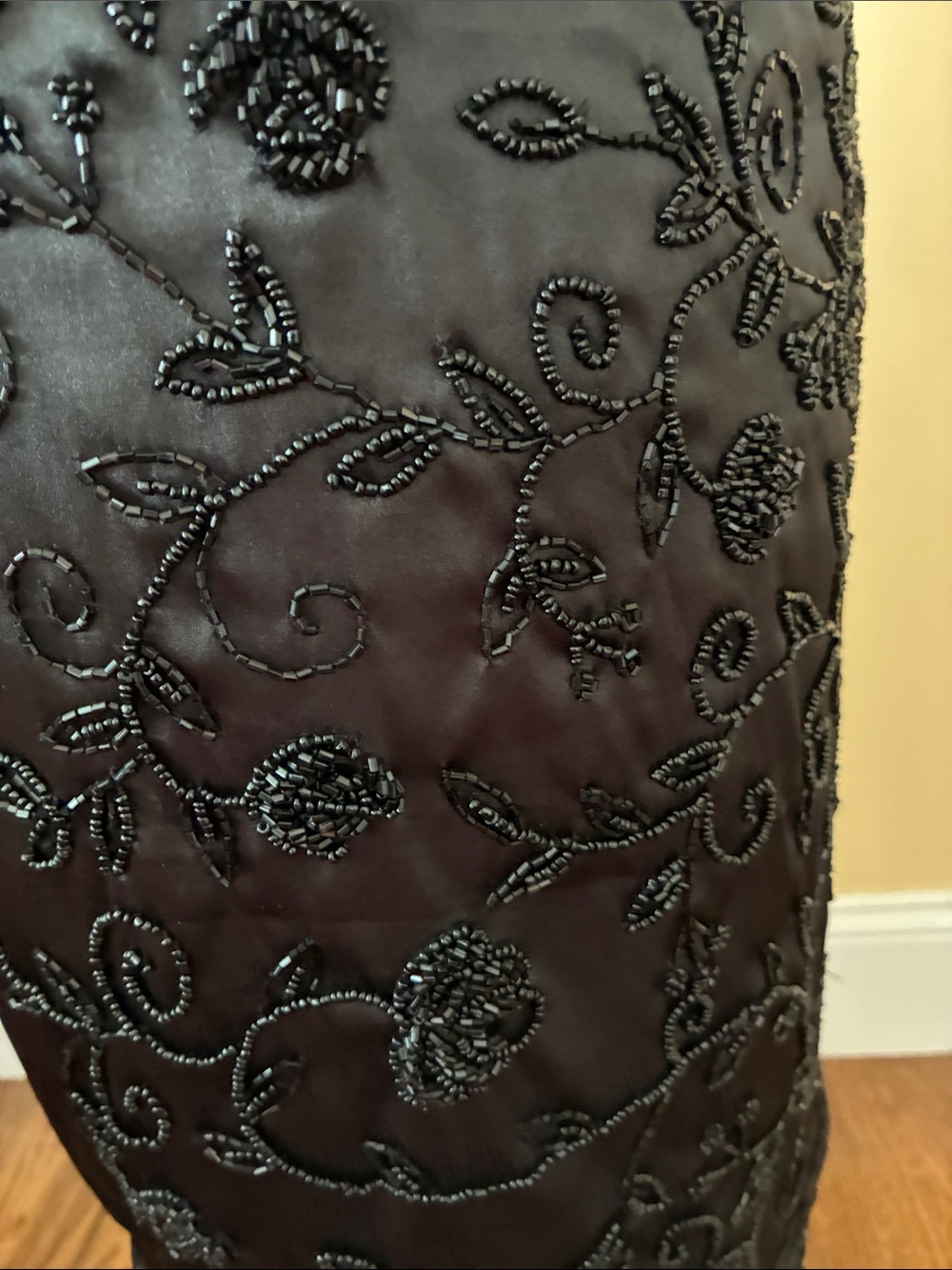 DOLCHE Apparel Elegant Black Beaded Floral Pencil Skirt, size Small - Picture 3 of 4
